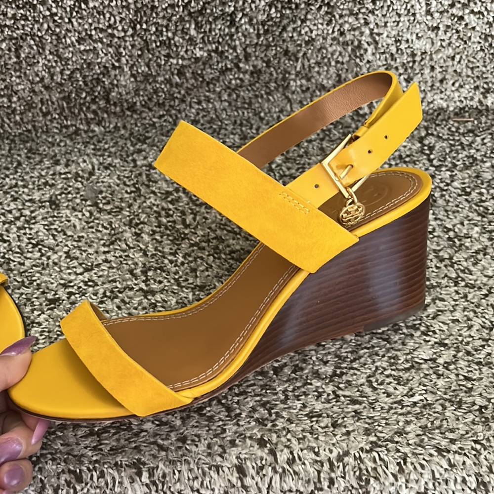Beautiful Tory Burch wedge sandals - Picture 3 of 6